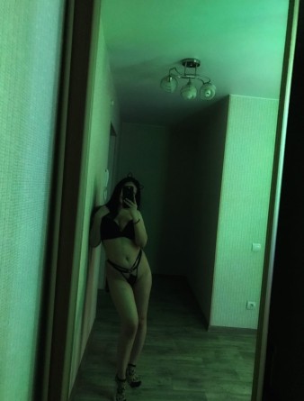 Девушка массажистка Алинка Малинка, салон Алинка Малинка