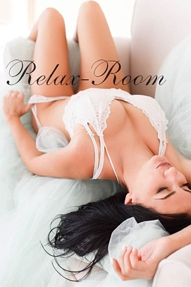 Девушка массажистка Элина, салон Relax room