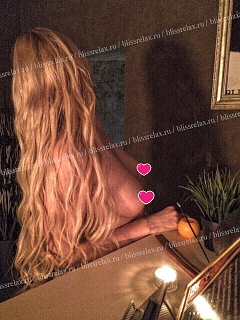 Девушка массажистка Александра, салон Bliss