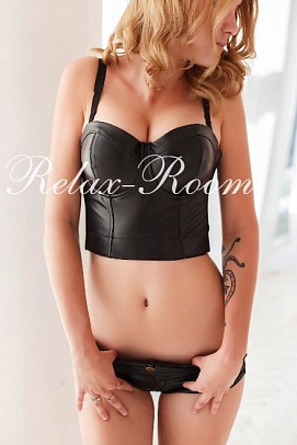 Девушка массажистка Аня, салон Relax room