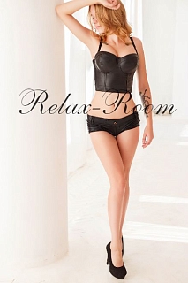 Девушка массажистка Аня, салон Relax room